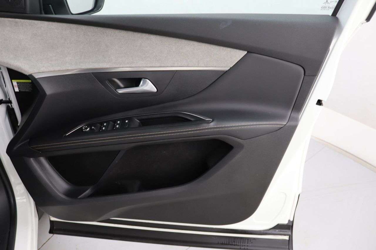 2022 PEUGEOT 5008 2022 PEUGEOT 5008