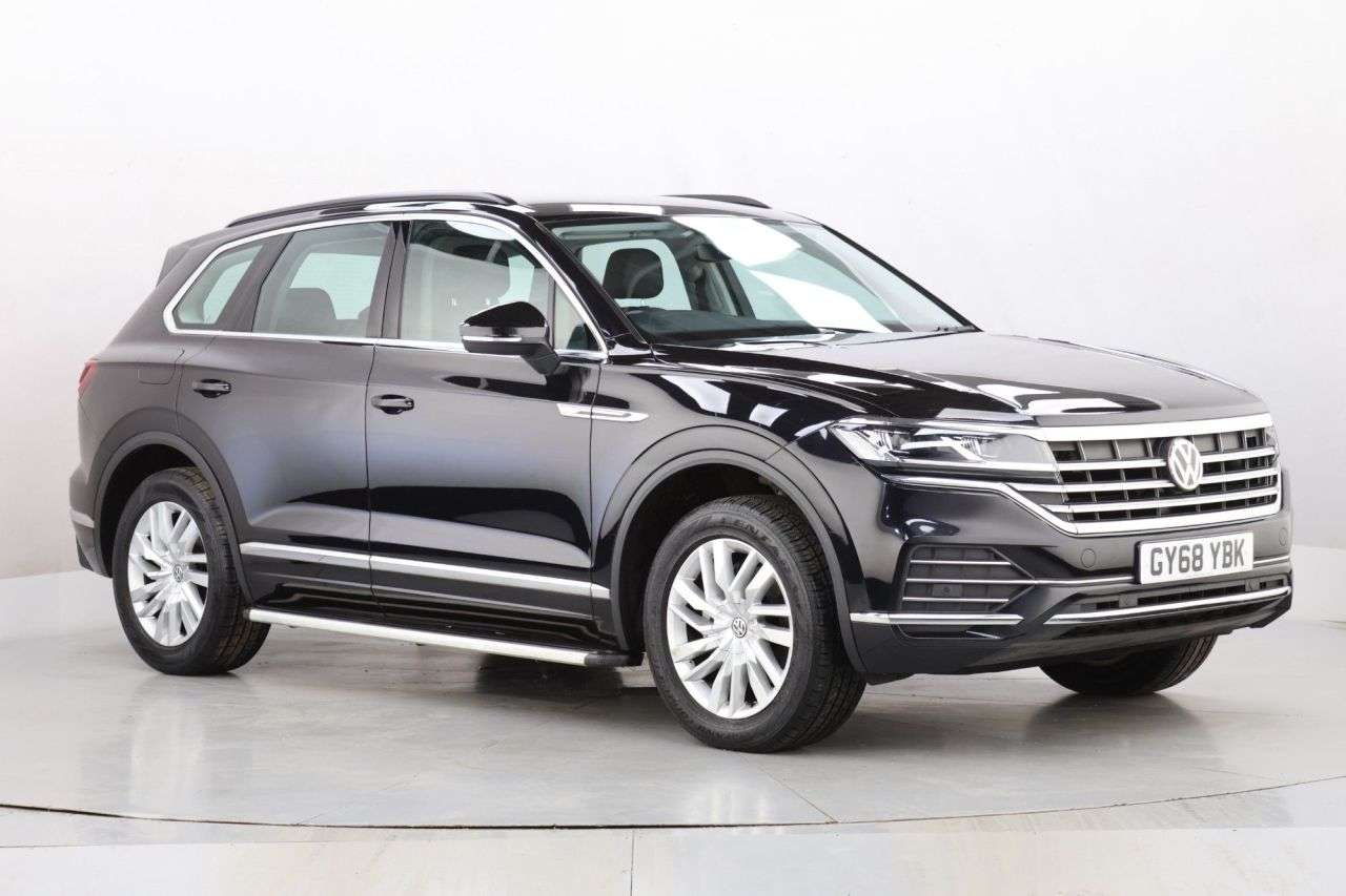 A 2018 VOLKSWAGEN TOUAREG 3.0 TDI V6 SEL SUV 5dr Diesel Tiptronic 4Motion Euro 6 (s/s) (286 ps) A 2018 VOLKSWAGEN TOUAREG 3.0 TDI V6 SEL SUV 5dr Diesel Tiptronic 4Motion Euro 6 (s/s) (286 ps)