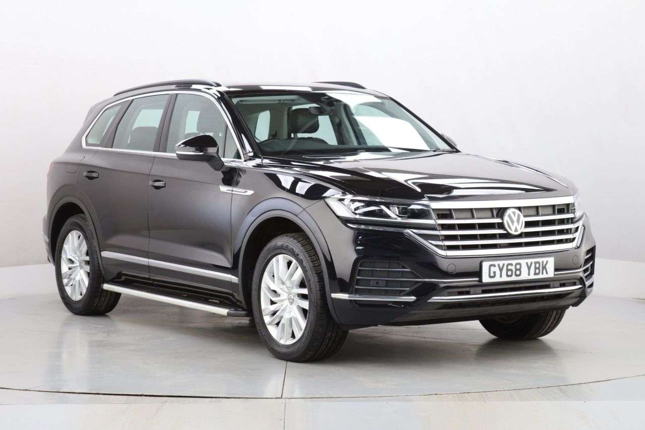 A 2018 VOLKSWAGEN TOUAREG 3.0 TDI V6 SEL SUV 5dr Diesel Tiptronic 4Motion Euro 6 (s/s) (286 ps) A 2018 VOLKSWAGEN TOUAREG 3.0 TDI V6 SEL SUV 5dr Diesel Tiptronic 4Motion Euro 6 (s/s) (286 ps)