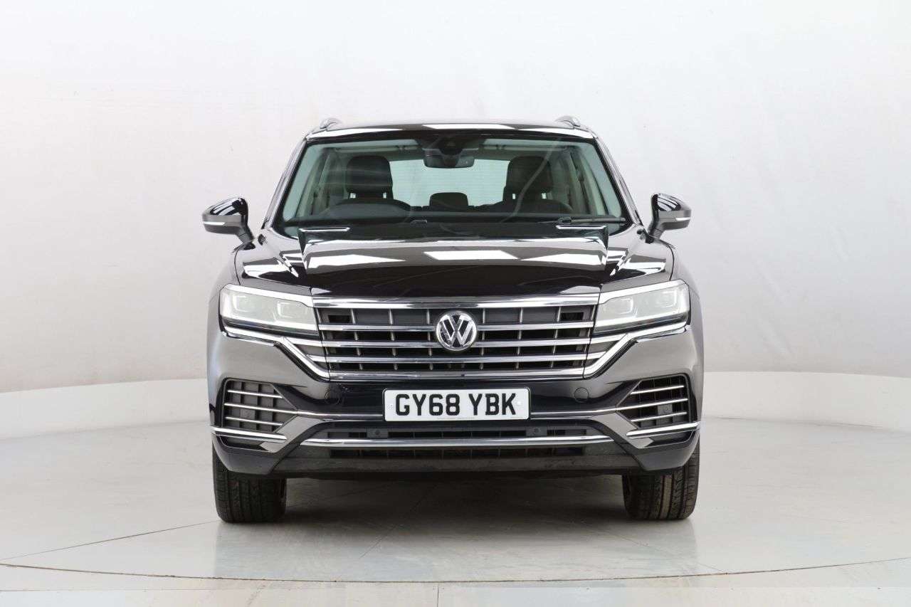 A 2018 VOLKSWAGEN TOUAREG 3.0 TDI V6 SEL SUV 5dr Diesel Tiptronic 4Motion Euro 6 (s/s) (286 ps) A 2018 VOLKSWAGEN TOUAREG 3.0 TDI V6 SEL SUV 5dr Diesel Tiptronic 4Motion Euro 6 (s/s) (286 ps)