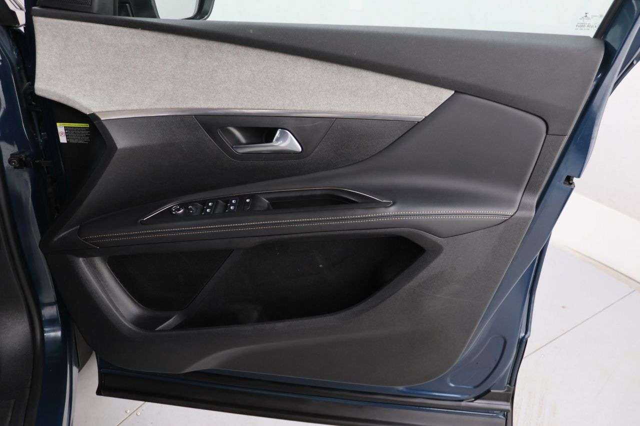 2022 PEUGEOT 5008 2022 PEUGEOT 5008