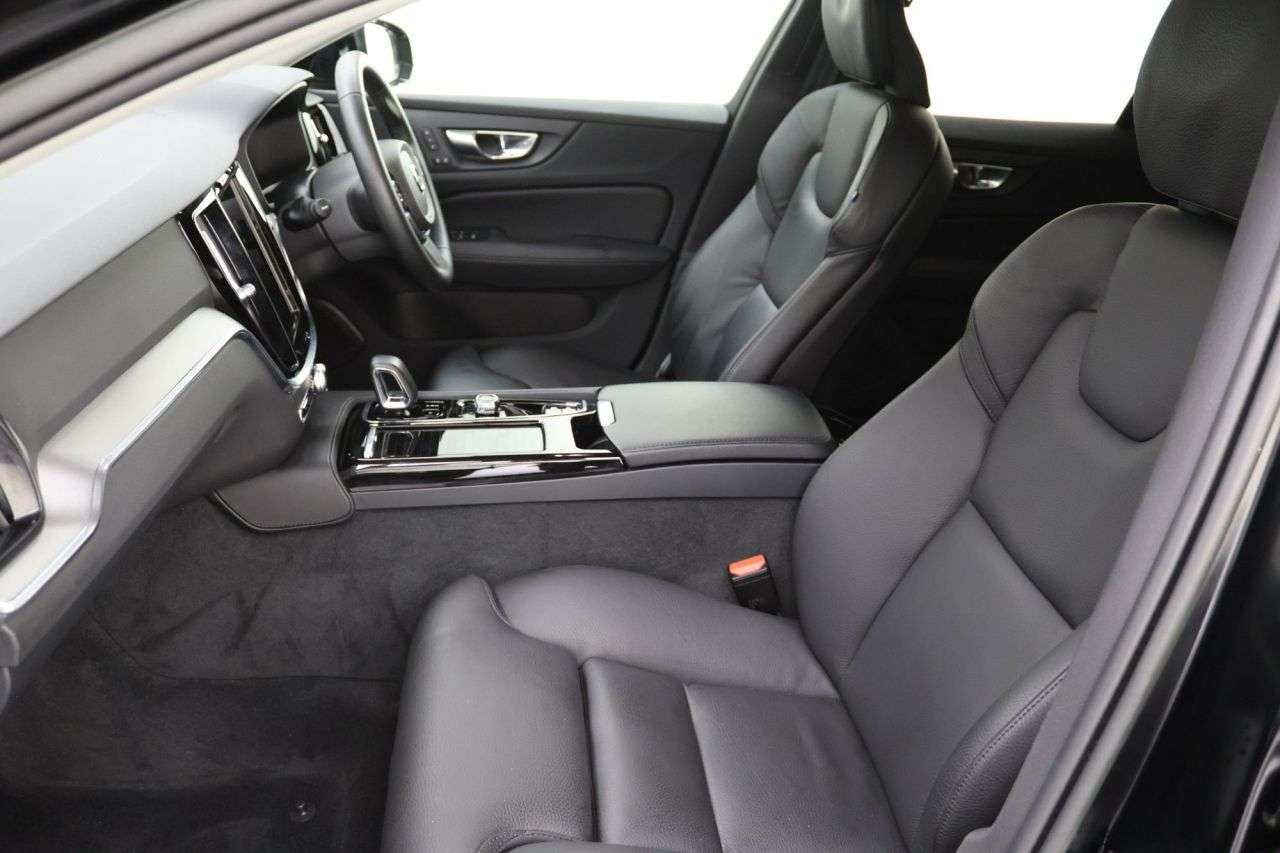 2022 VOLVO V60 2022 VOLVO V60