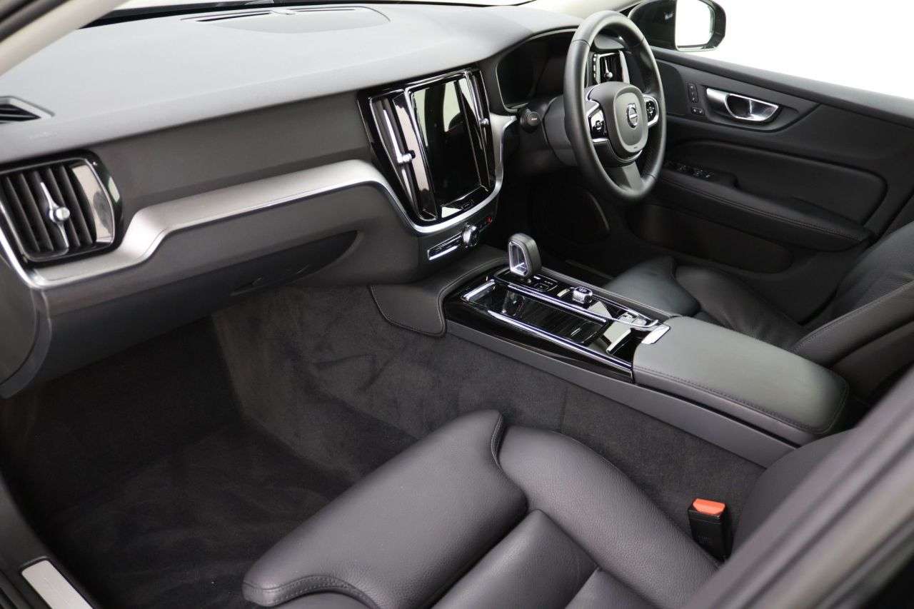 2022 VOLVO V60 2022 VOLVO V60