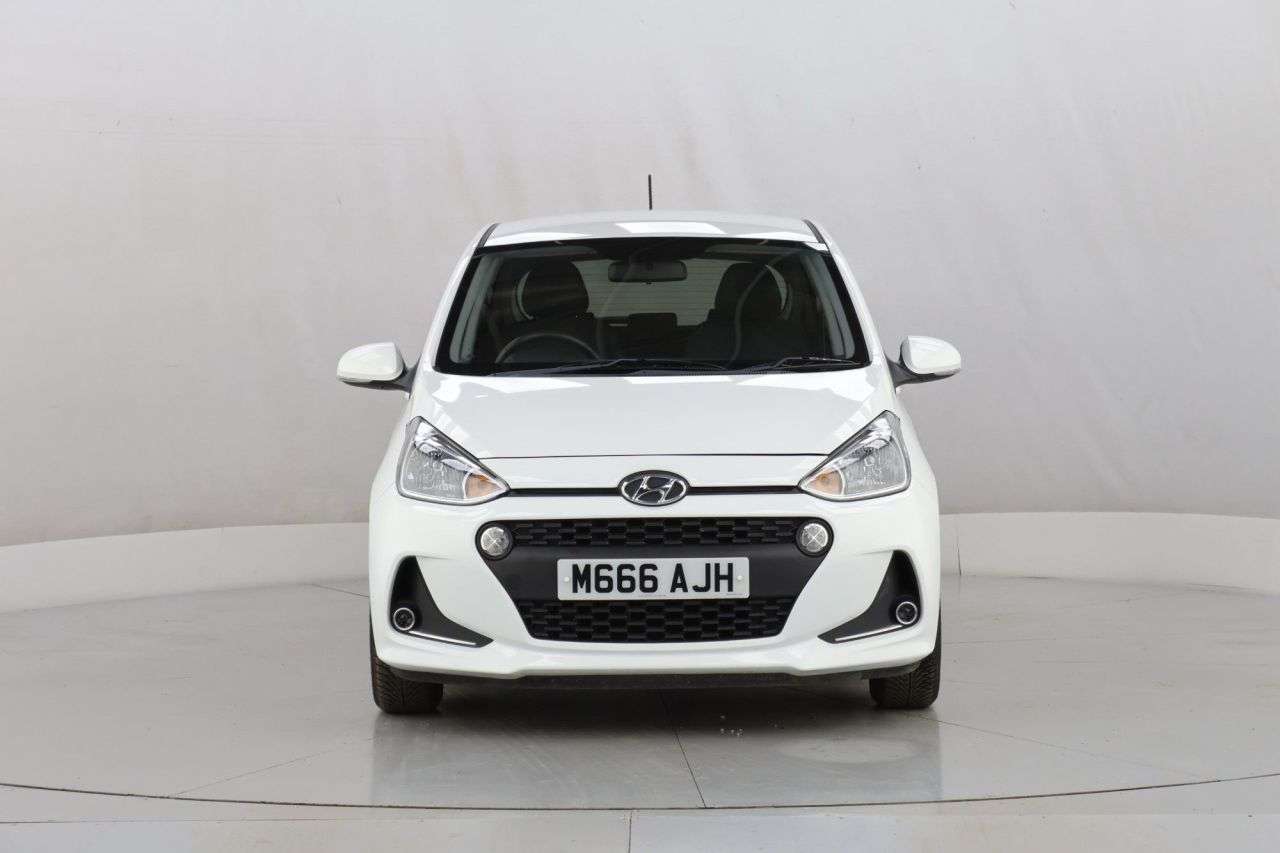 A 2018 HYUNDAI I10 1.2 Premium Hatchback 5dr Petrol Manual Euro 6 (87 ps) A 2018 HYUNDAI I10 1.2 Premium Hatchback 5dr Petrol Manual Euro 6 (87 ps)