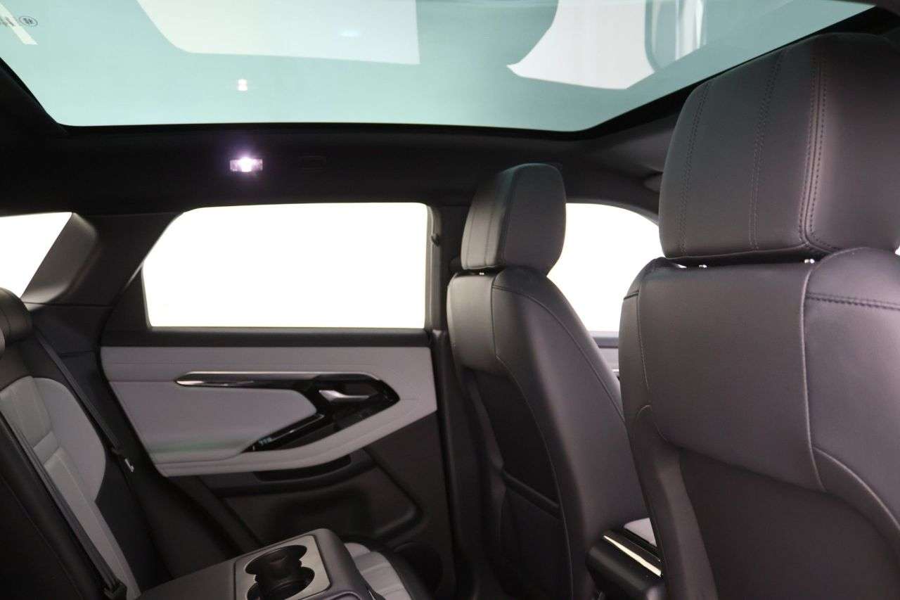 A 2020 LAND ROVER RANGE ROVER EVOQUE 2.0 D180 MHEV R-Dynamic SE SUV 5dr Diesel Auto 4WD Euro 6 (s/s) (180 ps) A 2020 LAND ROVER RANGE ROVER EVOQUE 2.0 D180 MHEV R-Dynamic SE SUV 5dr Diesel Auto 4WD Euro 6 (s/s) (180 ps)