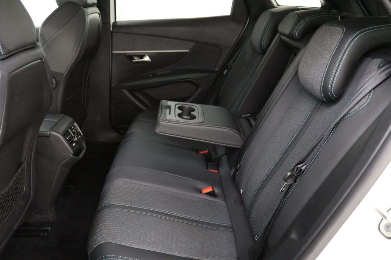 2022 PEUGEOT 3008 2022 PEUGEOT 3008