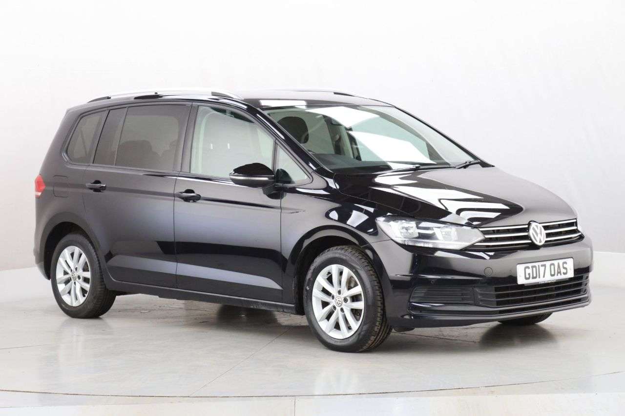 A 2017 VOLKSWAGEN TOURAN 2.0 TDI SE MPV 5dr Diesel DSG Euro 6 (s/s) (150 ps) A 2017 VOLKSWAGEN TOURAN 2.0 TDI SE MPV 5dr Diesel DSG Euro 6 (s/s) (150 ps)