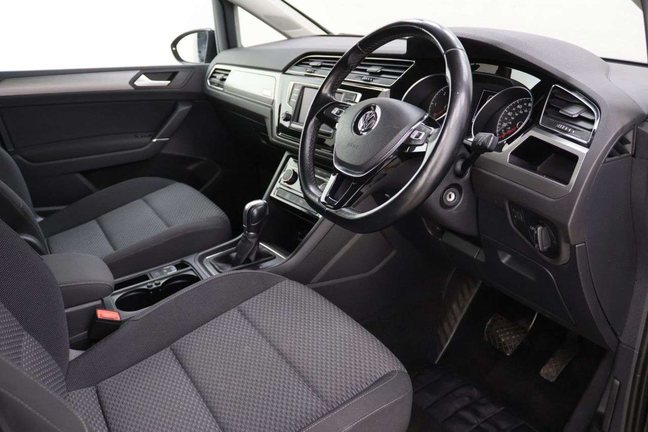 2017 VOLKSWAGEN TOURAN 2017 VOLKSWAGEN TOURAN