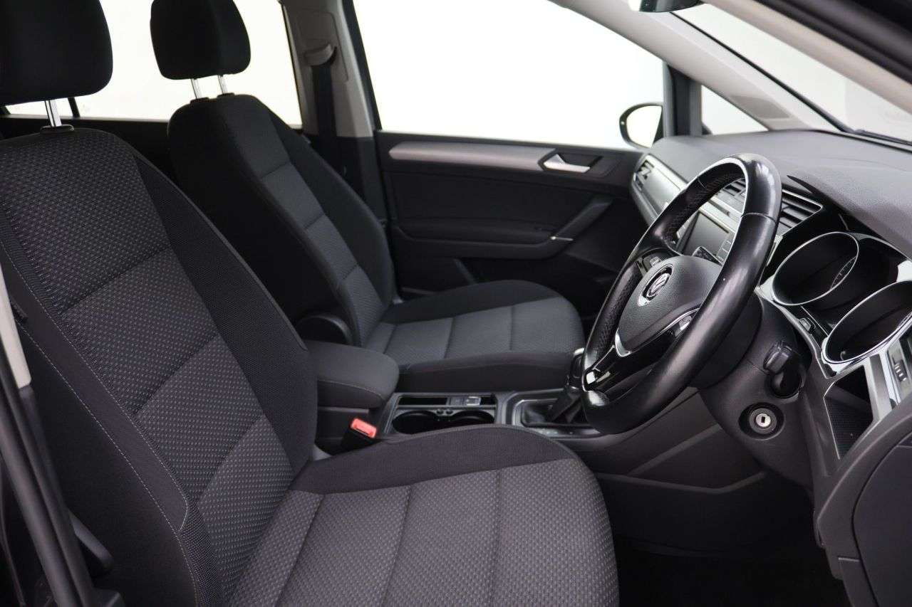 2017 VOLKSWAGEN TOURAN 2017 VOLKSWAGEN TOURAN