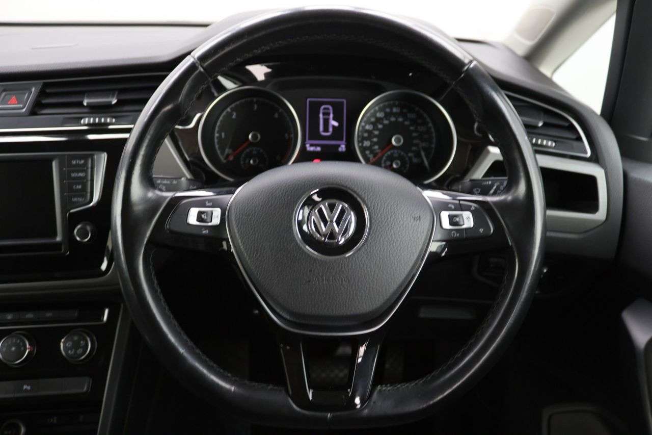 2017 VOLKSWAGEN TOURAN 2017 VOLKSWAGEN TOURAN