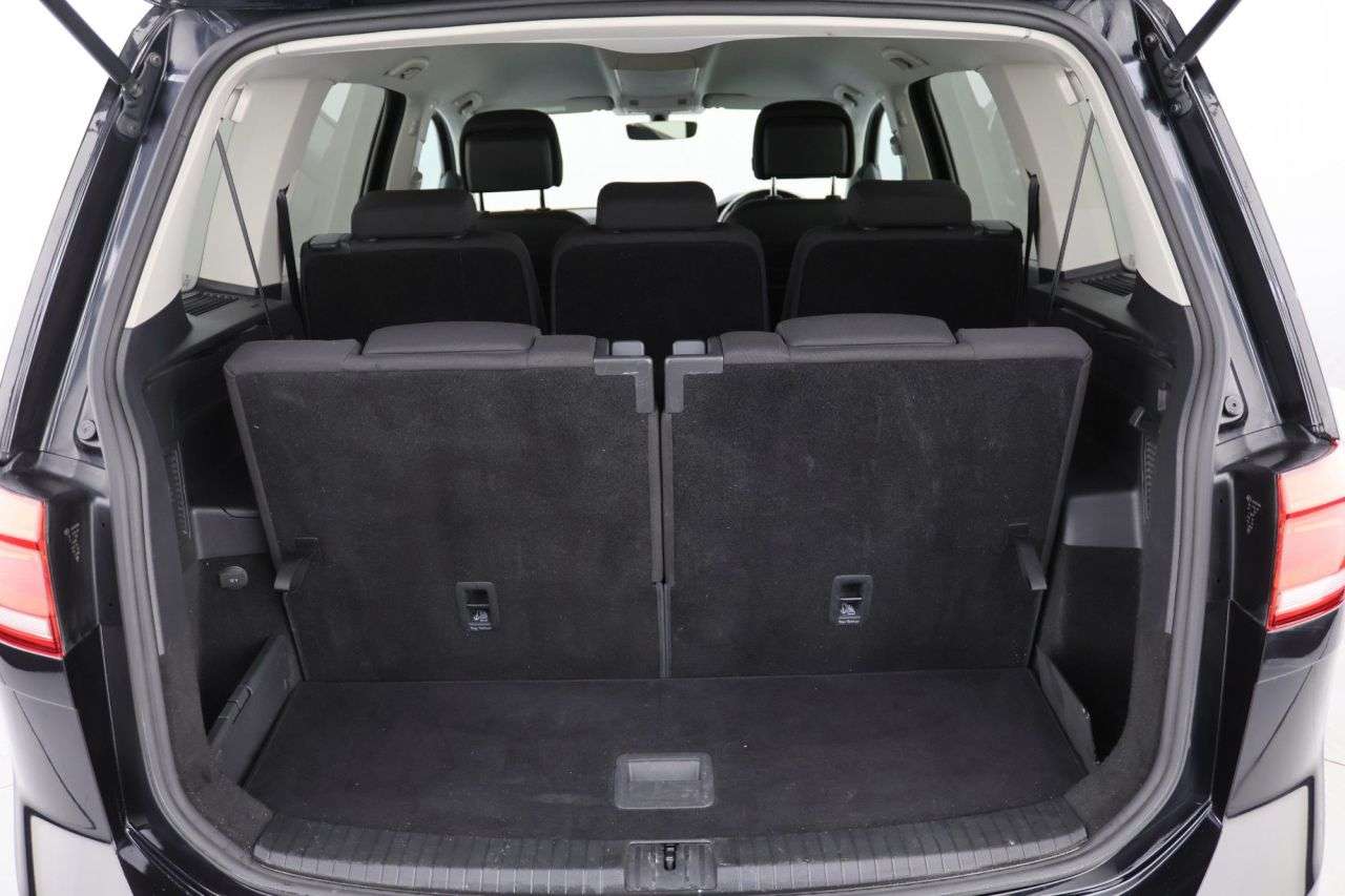 2017 VOLKSWAGEN TOURAN 2017 VOLKSWAGEN TOURAN