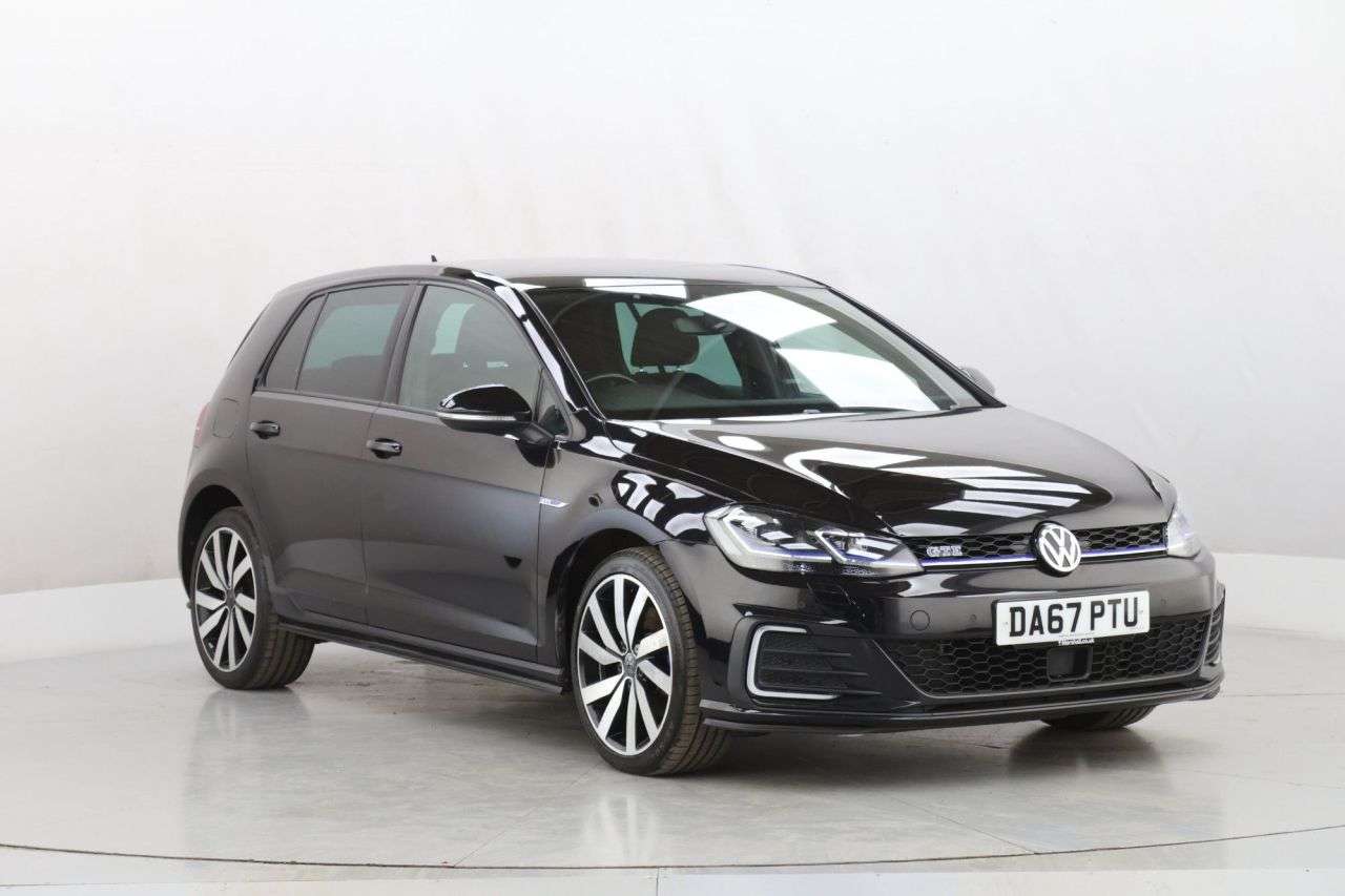 A 2017 VOLKSWAGEN GOLF 1.4 TSI 8.7kWh GTE Advance Hatchback 5dr Petrol Plug-in Hybrid DSG Euro 6 ( A 2017 VOLKSWAGEN GOLF 1.4 TSI 8.7kWh GTE Advance Hatchback 5dr Petrol Plug-in Hybrid DSG Euro 6 (