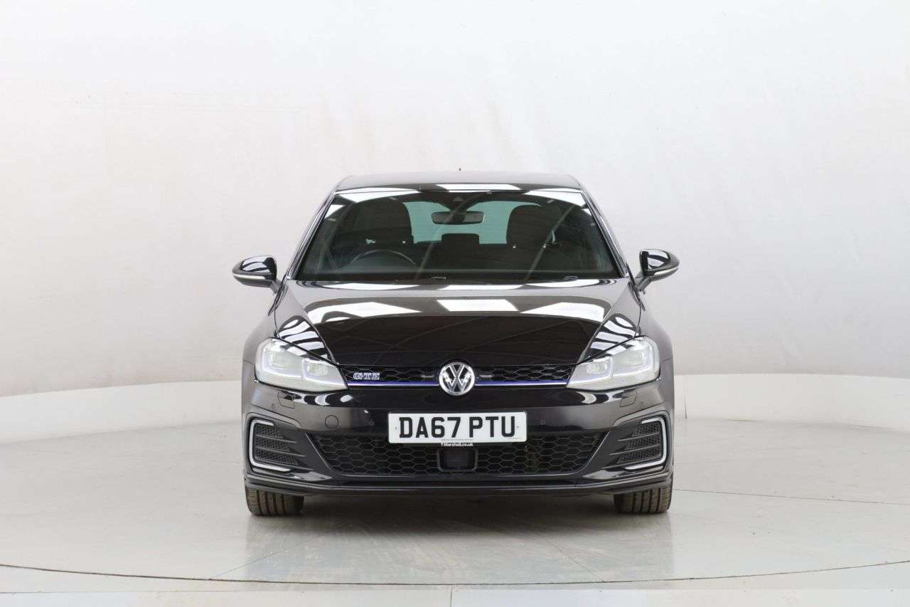 A 2017 VOLKSWAGEN GOLF 1.4 TSI 8.7kWh GTE Advance Hatchback 5dr Petrol Plug-in Hybrid DSG Euro 6 ( A 2017 VOLKSWAGEN GOLF 1.4 TSI 8.7kWh GTE Advance Hatchback 5dr Petrol Plug-in Hybrid DSG Euro 6 (