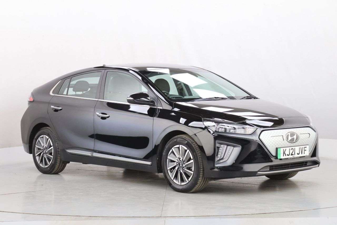 A 2021 HYUNDAI IONIQ 38.3kWh Premium Hatchback 5dr Electric Auto (136 ps) A 2021 HYUNDAI IONIQ 38.3kWh Premium Hatchback 5dr Electric Auto (136 ps)