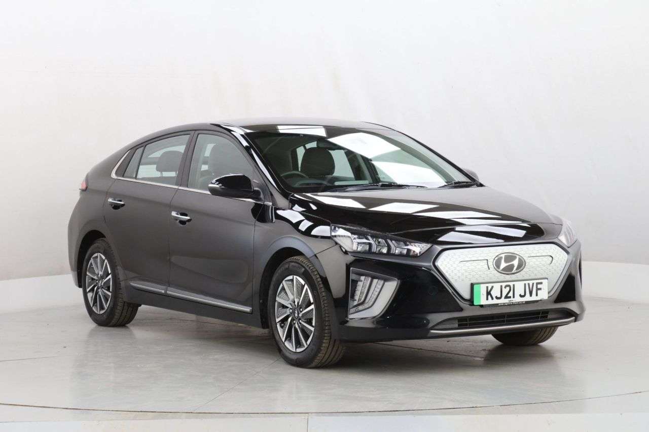 A 2021 HYUNDAI IONIQ 38.3kWh Premium Hatchback 5dr Electric Auto (136 ps) A 2021 HYUNDAI IONIQ 38.3kWh Premium Hatchback 5dr Electric Auto (136 ps)