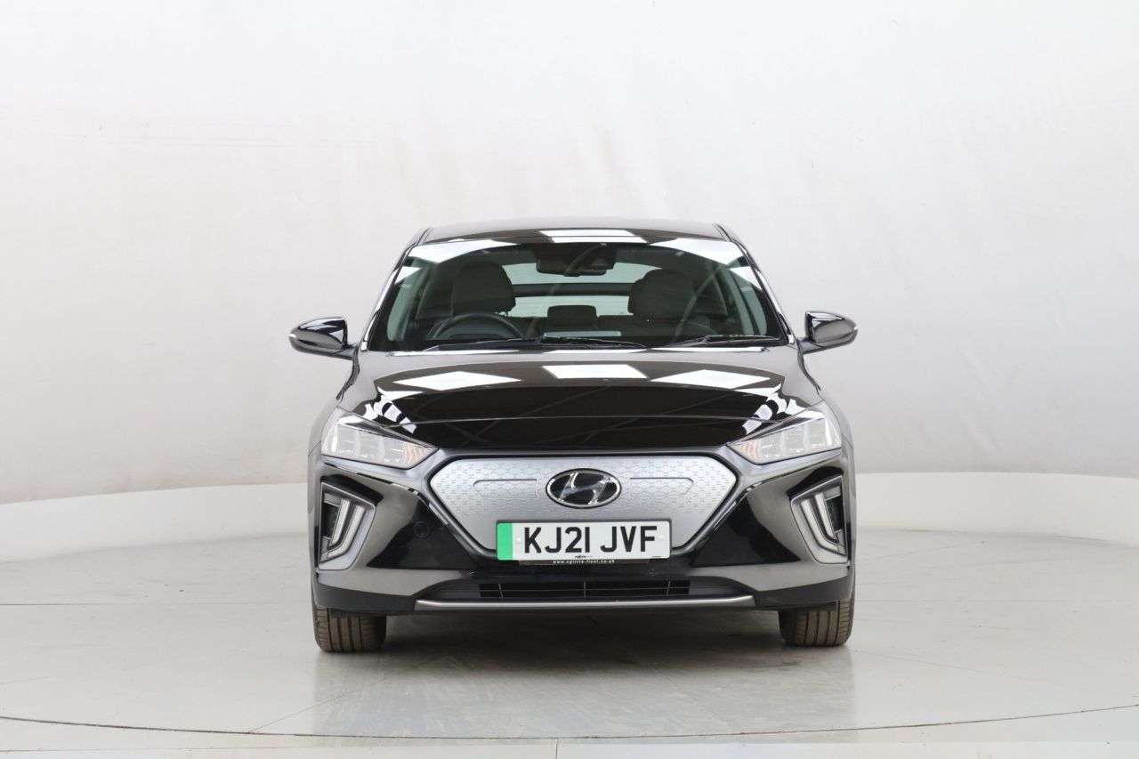 A 2021 HYUNDAI IONIQ 38.3kWh Premium Hatchback 5dr Electric Auto (136 ps) A 2021 HYUNDAI IONIQ 38.3kWh Premium Hatchback 5dr Electric Auto (136 ps)