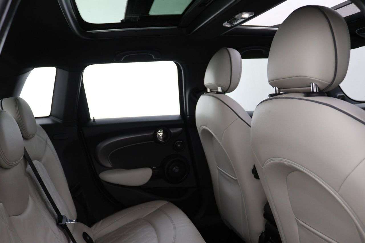 A 2021 MINI HATCH 1.5 Cooper Exclusive Hatchback 5dr Petrol Manual Euro 6 (s/s) (136 ps) A 2021 MINI HATCH 1.5 Cooper Exclusive Hatchback 5dr Petrol Manual Euro 6 (s/s) (136 ps)