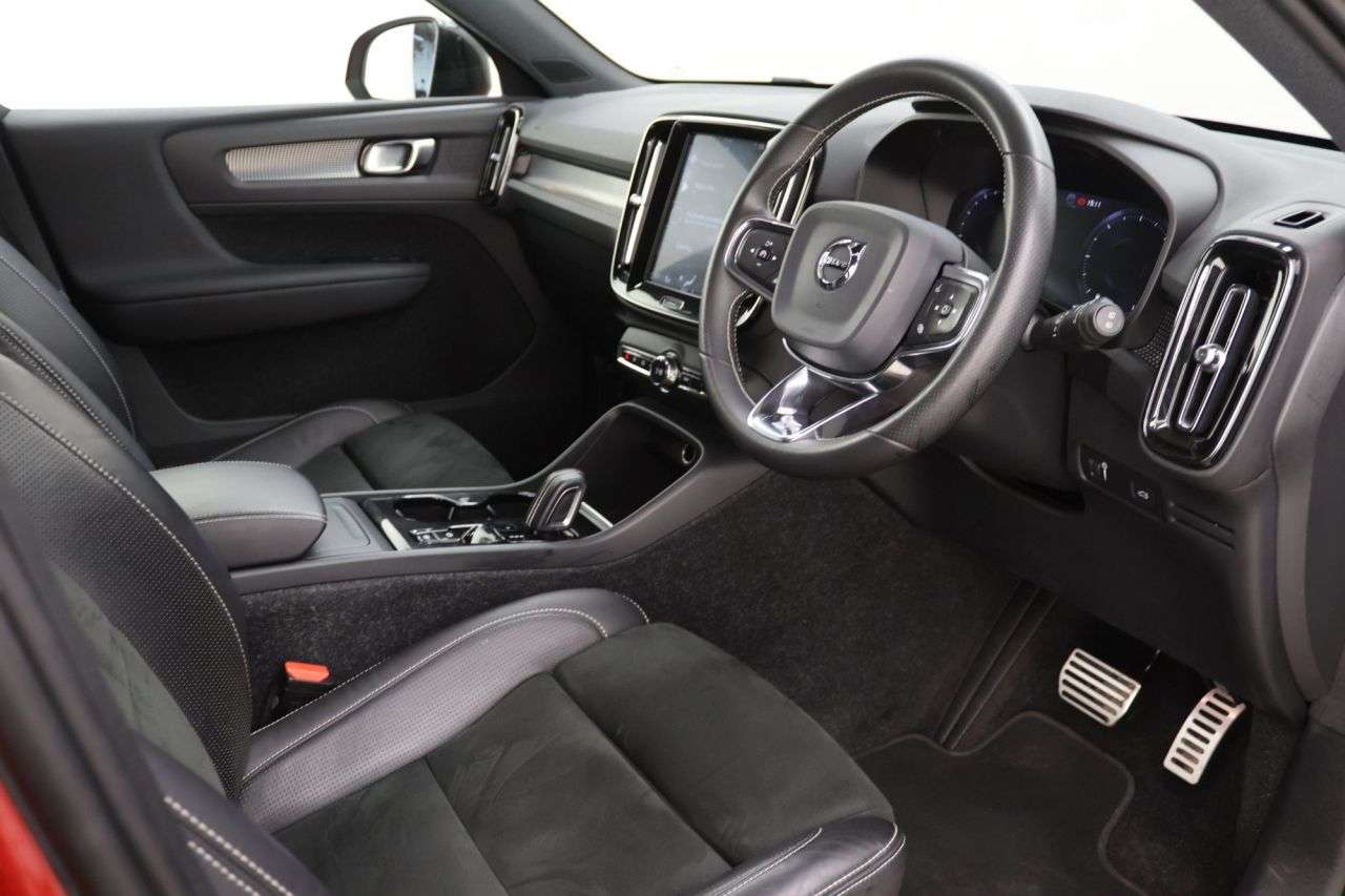 2019 VOLVO XC40 2019 VOLVO XC40