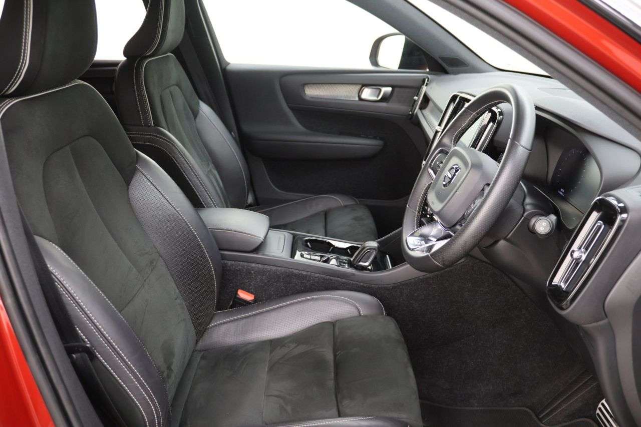 2019 VOLVO XC40 2019 VOLVO XC40