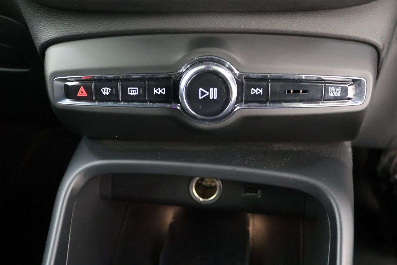 2019 VOLVO XC40 2019 VOLVO XC40