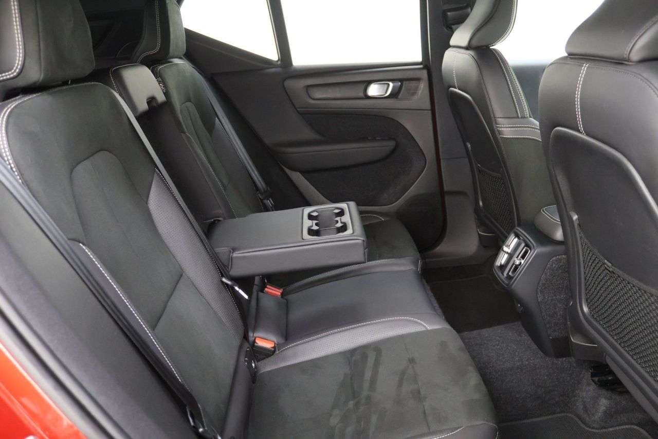 2019 VOLVO XC40 2019 VOLVO XC40