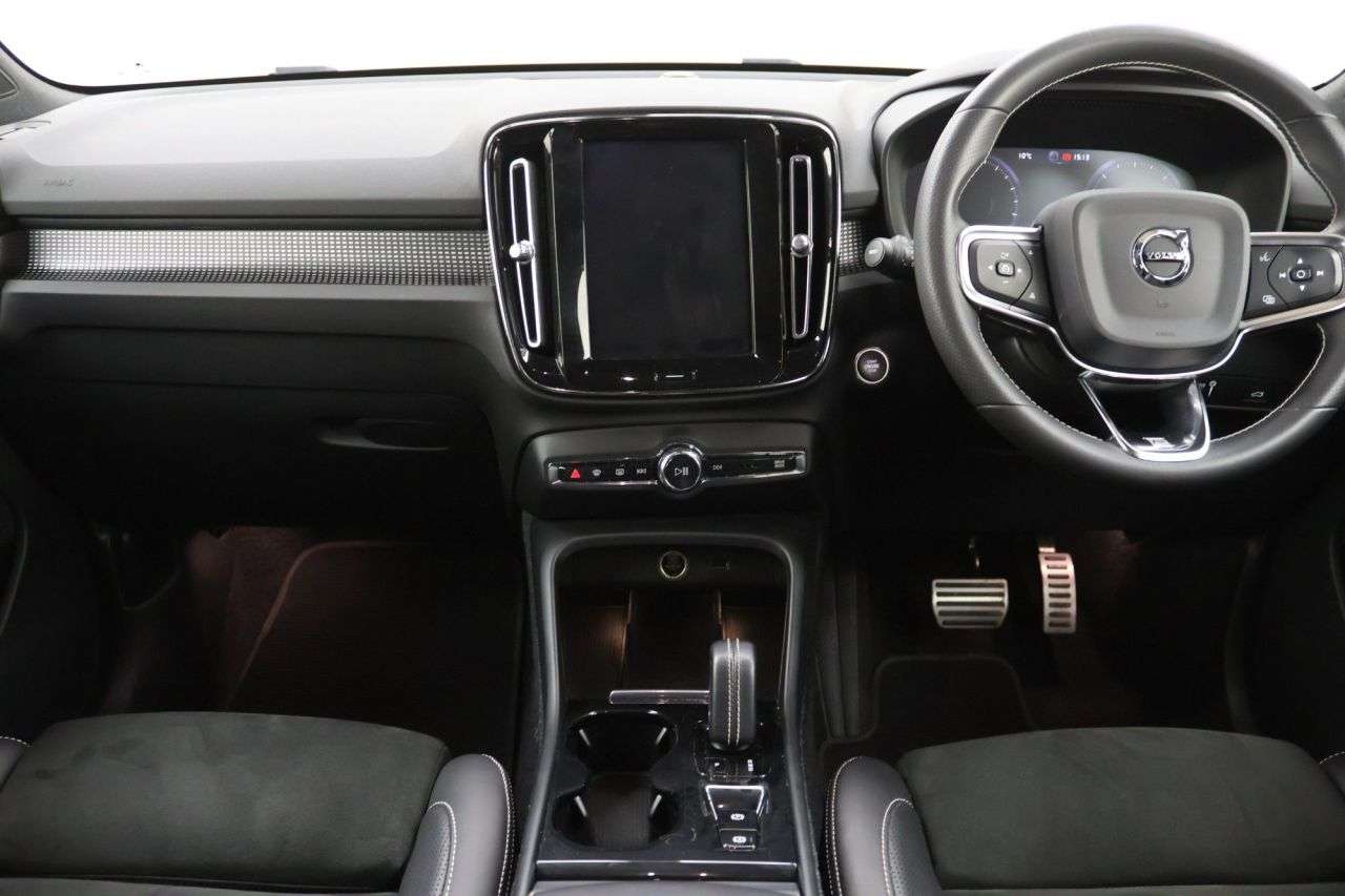 2019 VOLVO XC40 2019 VOLVO XC40