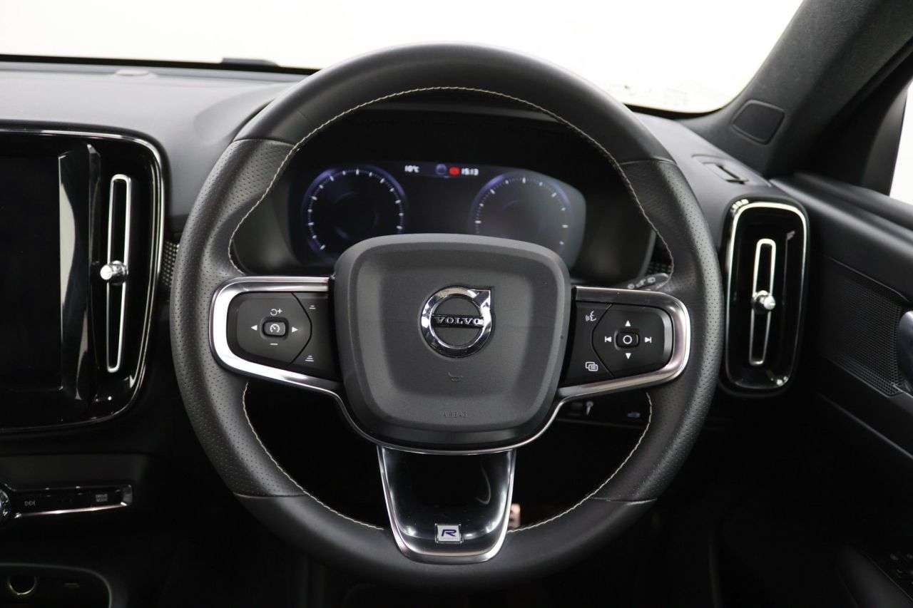 2019 VOLVO XC40 2019 VOLVO XC40