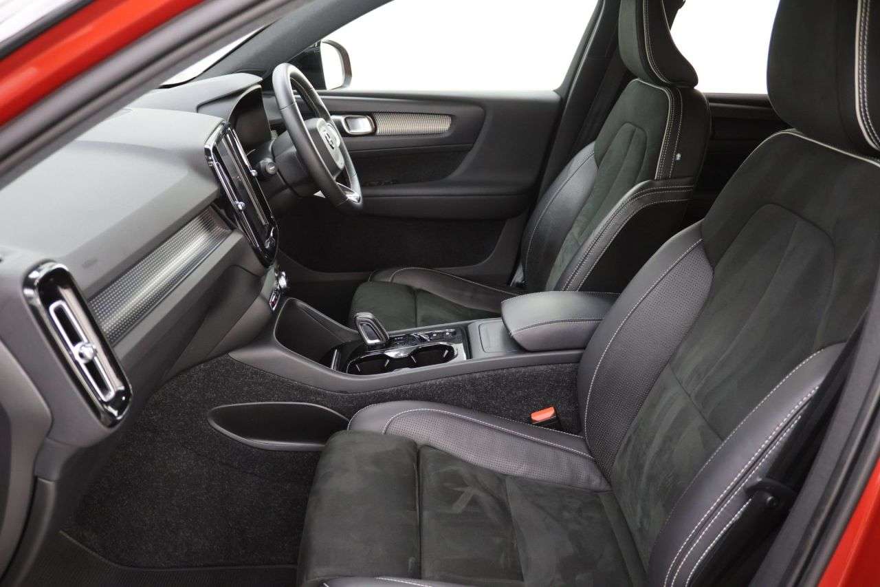 2019 VOLVO XC40 2019 VOLVO XC40