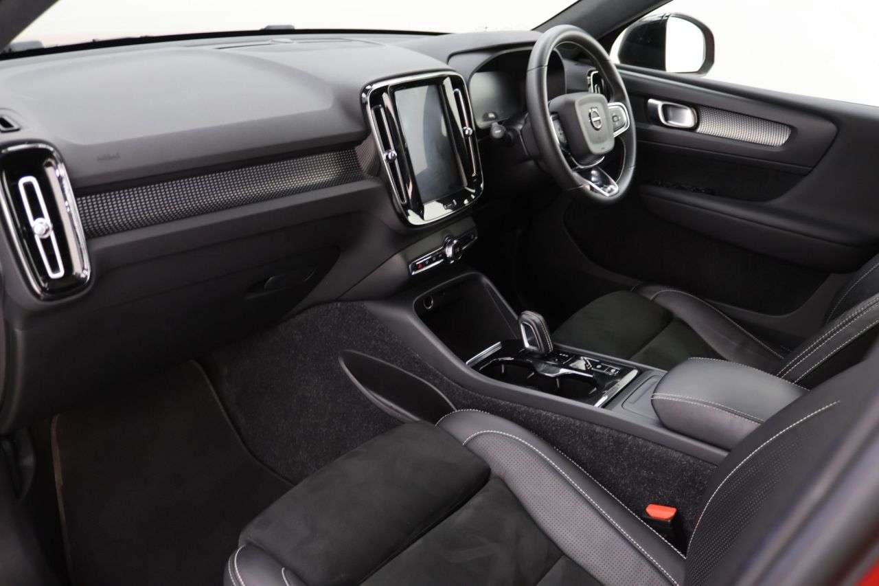 2019 VOLVO XC40 2019 VOLVO XC40