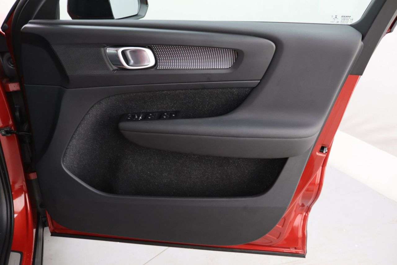 2019 VOLVO XC40 2019 VOLVO XC40