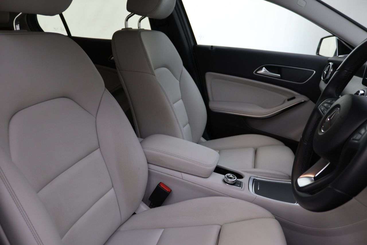 A 2018 MERCEDES-BENZ GLA CLASS 1.6 GLA200 SE (Executive) SUV 5dr Petrol 7G-DCT Euro 6 (s/s) (156 ps) A 2018 MERCEDES-BENZ GLA CLASS 1.6 GLA200 SE (Executive) SUV 5dr Petrol 7G-DCT Euro 6 (s/s) (156 ps)