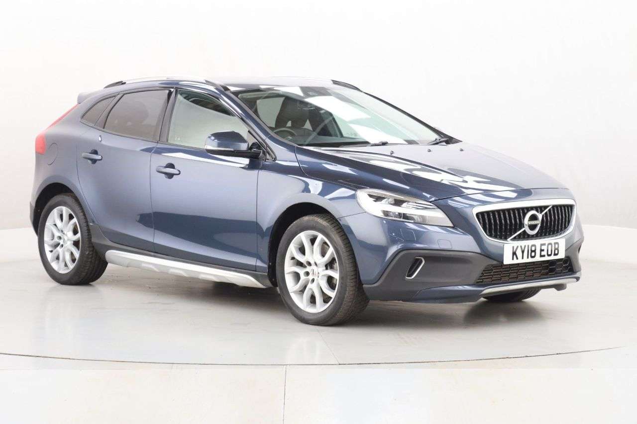 A 2018 VOLVO V40 CROSS COUNTRY 2.0 T3 Pro Hatchback 5dr Petrol Manual Euro 6 (s/s) (152 ps) A 2018 VOLVO V40 CROSS COUNTRY 2.0 T3 Pro Hatchback 5dr Petrol Manual Euro 6 (s/s) (152 ps)