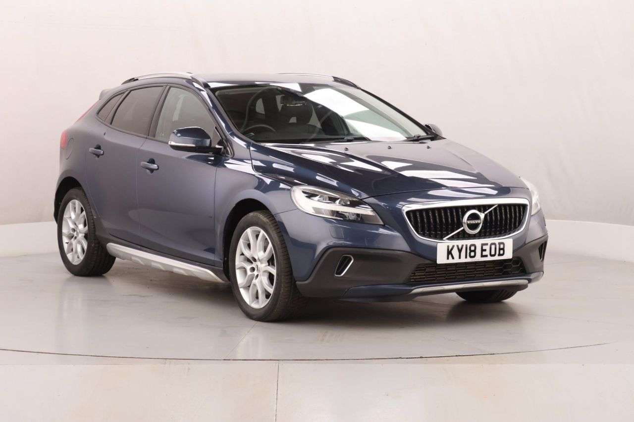 A 2018 VOLVO V40 CROSS COUNTRY 2.0 T3 Pro Hatchback 5dr Petrol Manual Euro 6 (s/s) (152 ps) A 2018 VOLVO V40 CROSS COUNTRY 2.0 T3 Pro Hatchback 5dr Petrol Manual Euro 6 (s/s) (152 ps)