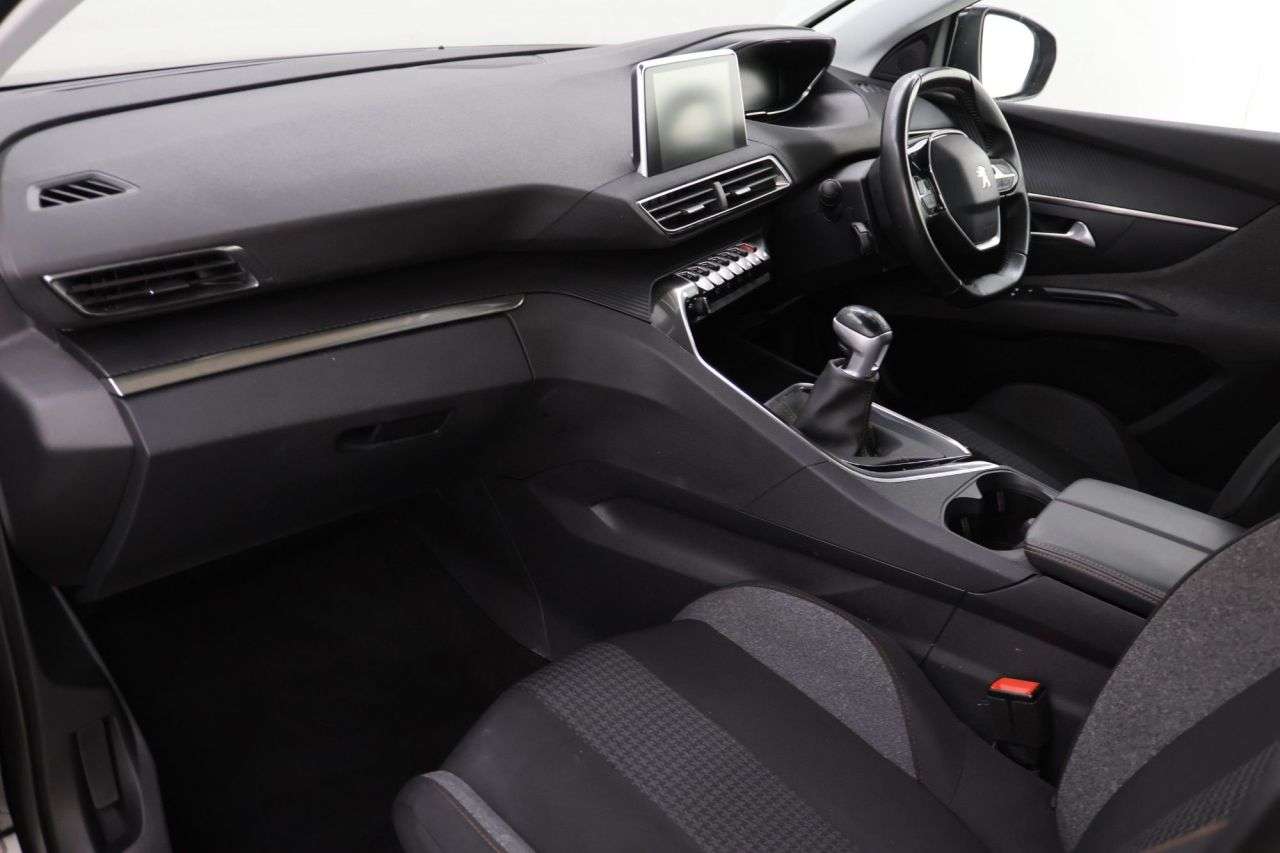 2020 PEUGEOT 5008 2020 PEUGEOT 5008