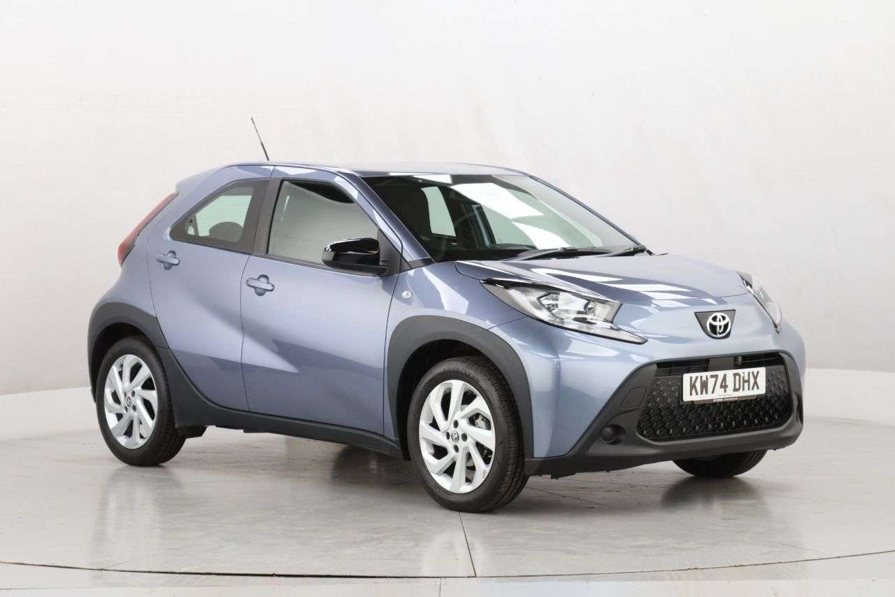 A 2024 TOYOTA AYGO X 1.0 VVT-i Pure Hatchback 5dr Petrol x-shift Euro 6 (s/s) (72 ps) A 2024 TOYOTA AYGO X 1.0 VVT-i Pure Hatchback 5dr Petrol x-shift Euro 6 (s/s) (72 ps)