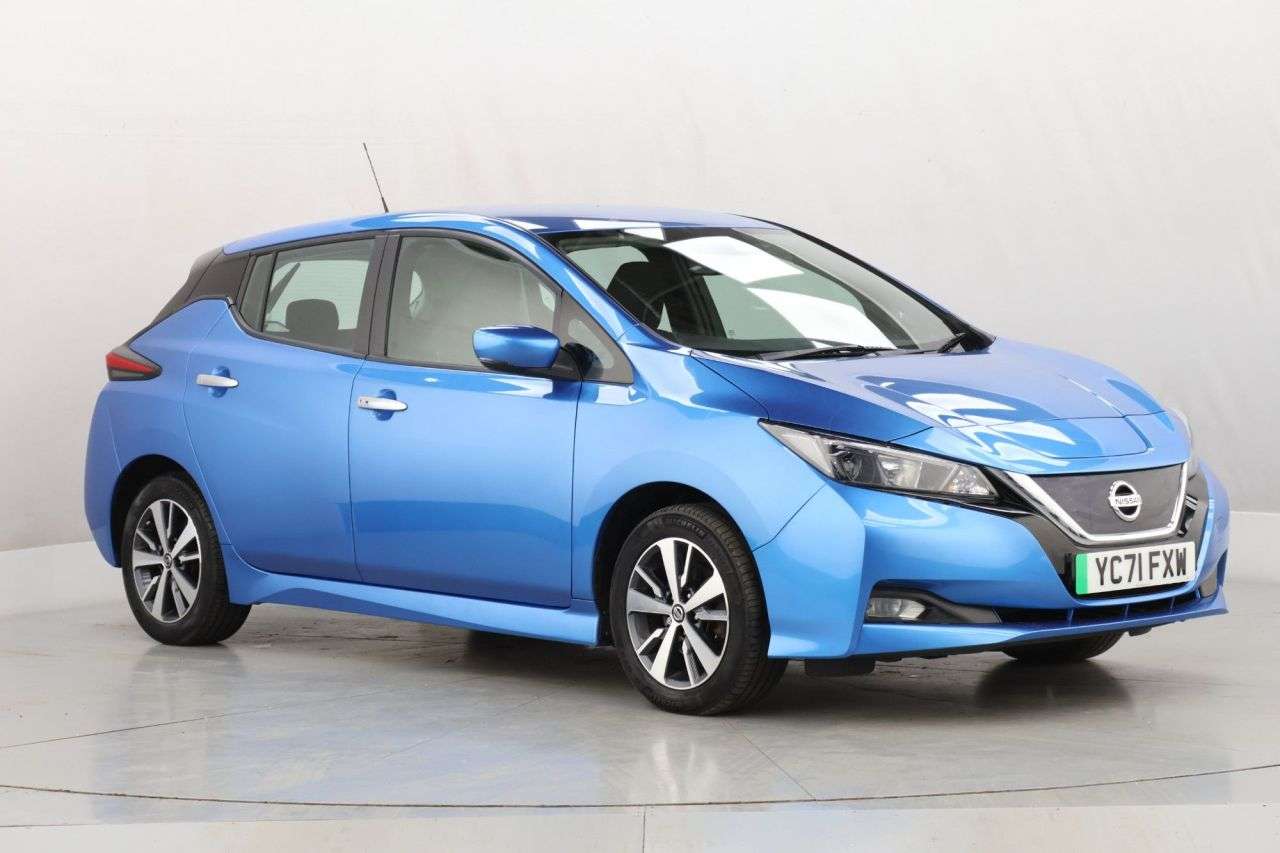 A 2021 NISSAN LEAF 40kWh Acenta Hatchback 5dr Electric Auto (150 ps) A 2021 NISSAN LEAF 40kWh Acenta Hatchback 5dr Electric Auto (150 ps)