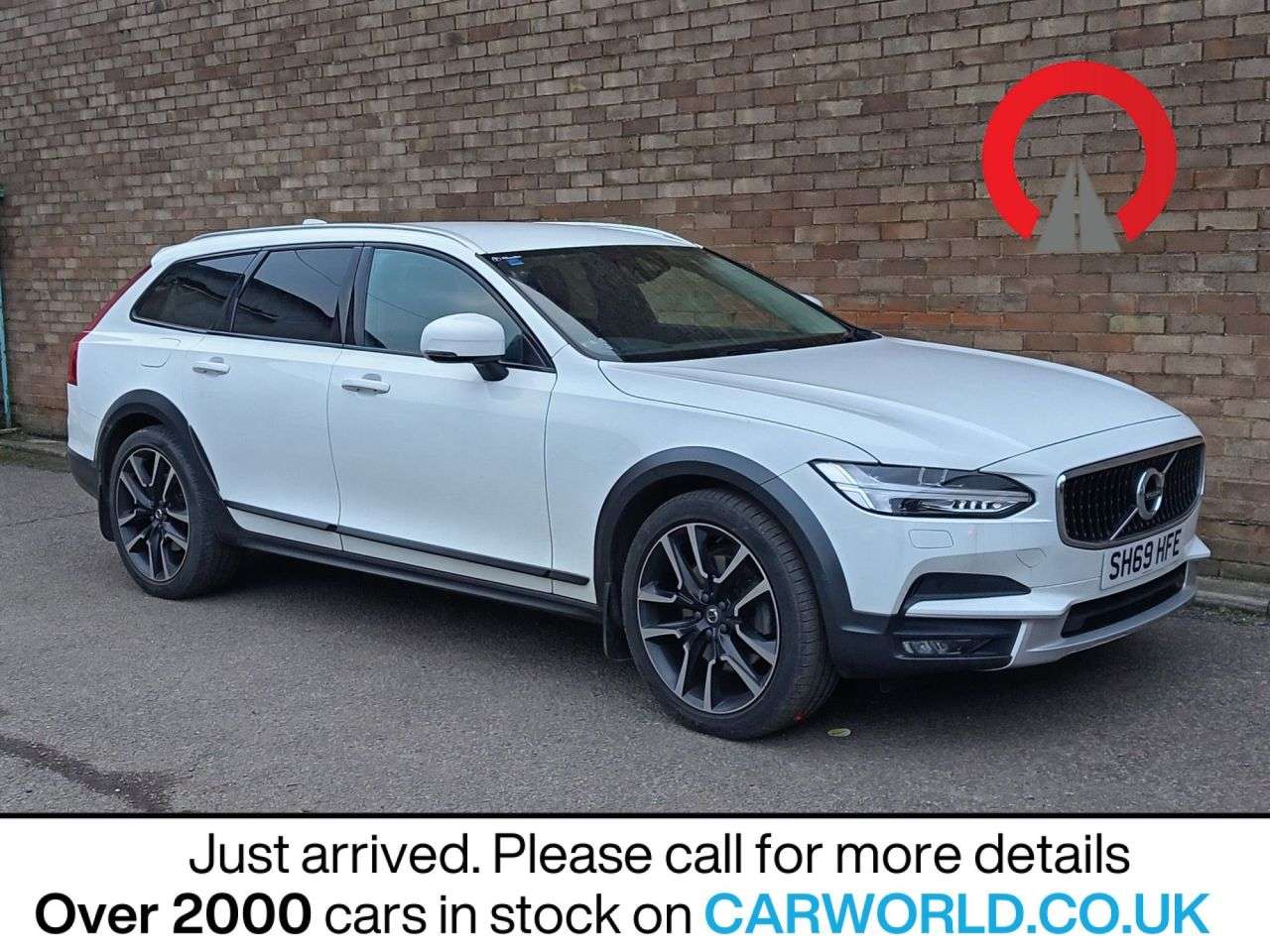 A 2019 VOLVO V90 CROSS COUNTRY 2.0 D4 Plus Estate 5dr Diesel Auto AWD Euro 6 (s/s) (190 ps) A 2019 VOLVO V90 CROSS COUNTRY 2.0 D4 Plus Estate 5dr Diesel Auto AWD Euro 6 (s/s) (190 ps)