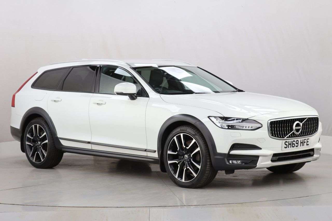 A 2019 VOLVO V90 CROSS COUNTRY 2.0 D4 Plus Estate 5dr Diesel Auto AWD Euro 6 (s/s) (190 ps) A 2019 VOLVO V90 CROSS COUNTRY 2.0 D4 Plus Estate 5dr Diesel Auto AWD Euro 6 (s/s) (190 ps)