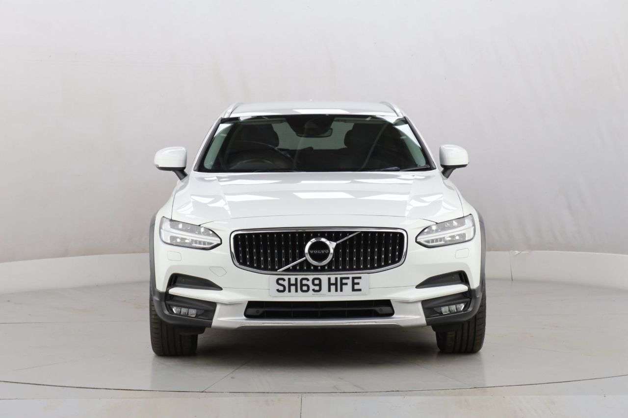 A 2019 VOLVO V90 CROSS COUNTRY 2.0 D4 Plus Estate 5dr Diesel Auto AWD Euro 6 (s/s) (190 ps) A 2019 VOLVO V90 CROSS COUNTRY 2.0 D4 Plus Estate 5dr Diesel Auto AWD Euro 6 (s/s) (190 ps)