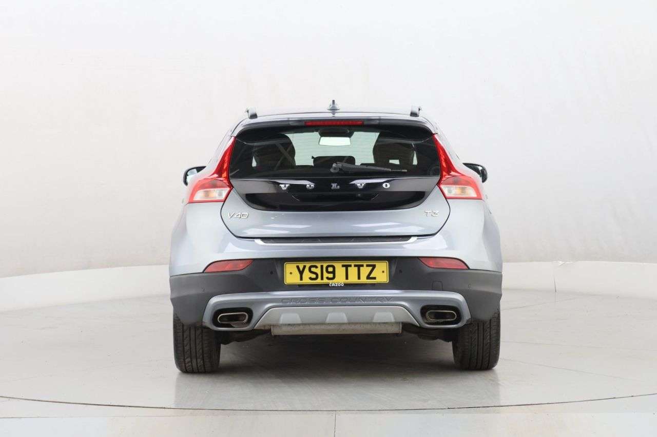 2019 VOLVO V40 2019 VOLVO V40