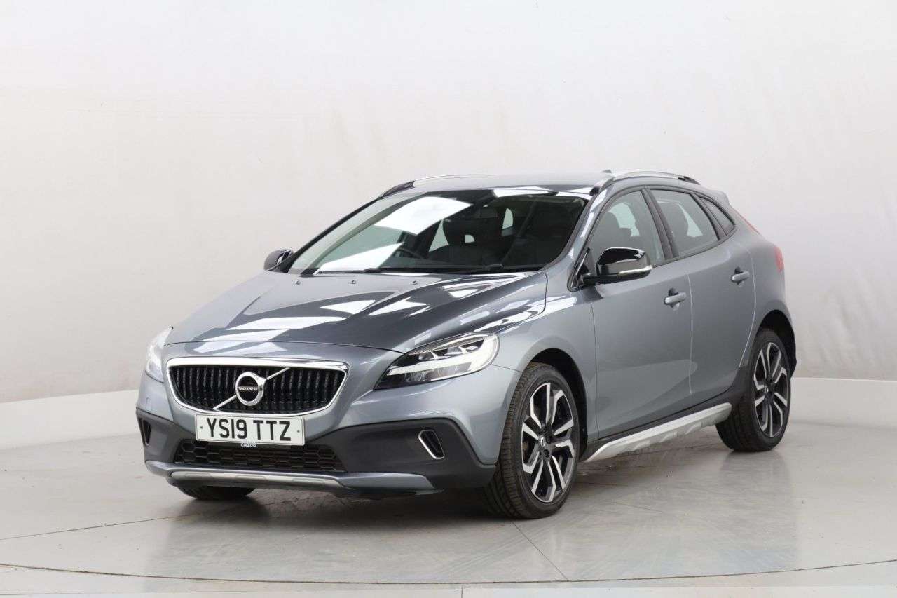 2019 VOLVO V40 2019 VOLVO V40