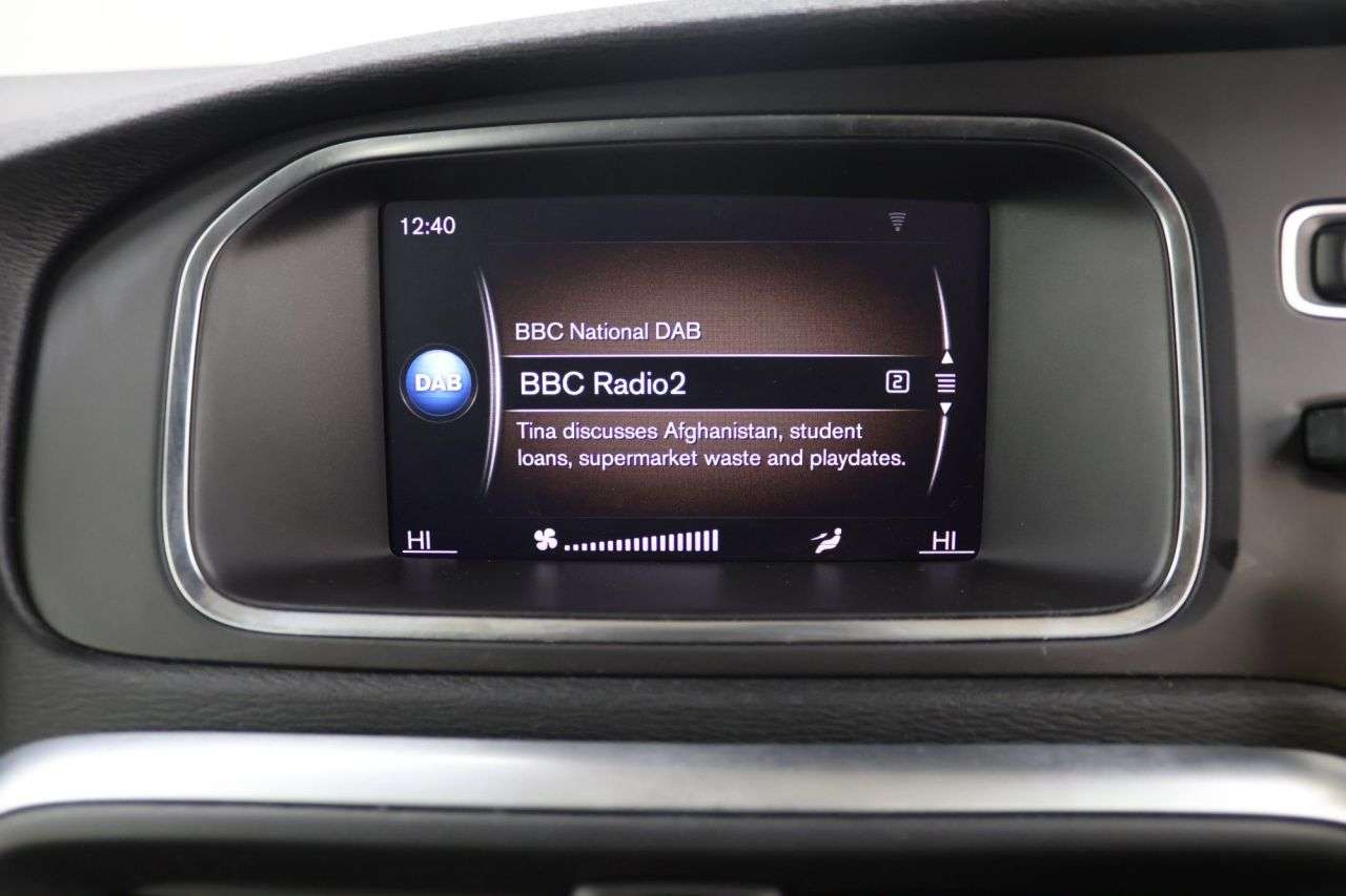 2019 VOLVO V40 2019 VOLVO V40