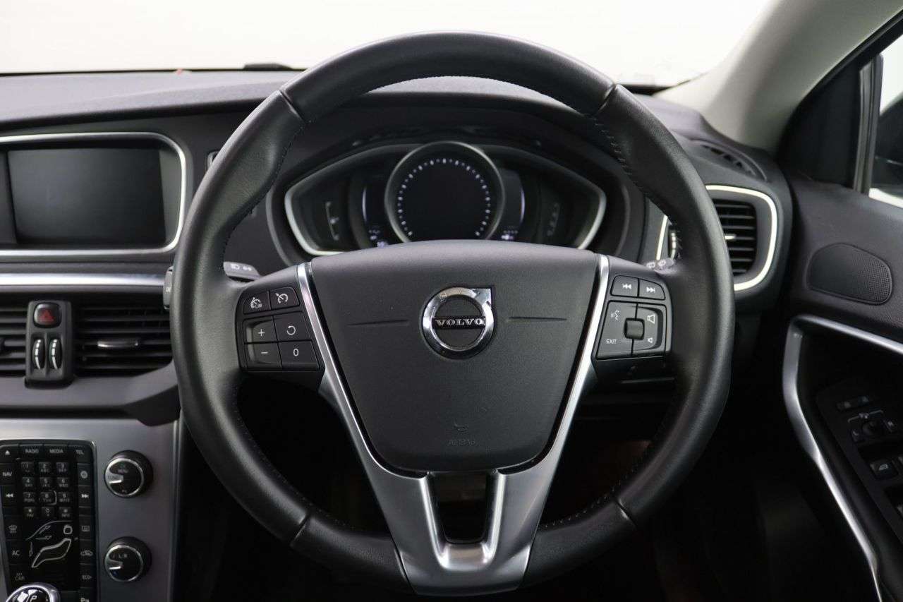 2019 VOLVO V40 2019 VOLVO V40