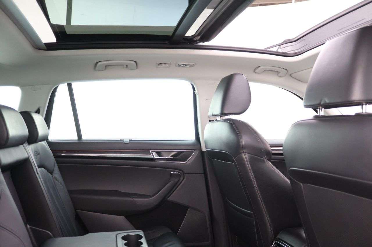 A 2019 SKODA KODIAQ 2.0 TSI Laurin & Klement SUV 5dr Petrol DSG 4WD Euro 6 (s/s) (7 Seat) (190 A 2019 SKODA KODIAQ 2.0 TSI Laurin & Klement SUV 5dr Petrol DSG 4WD Euro 6 (s/s) (7 Seat) (190