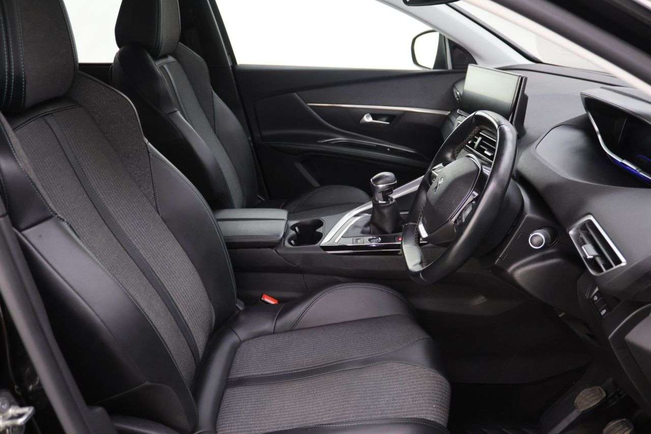 2022 PEUGEOT 5008 2022 PEUGEOT 5008