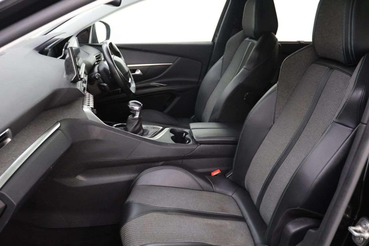 2022 PEUGEOT 5008 2022 PEUGEOT 5008