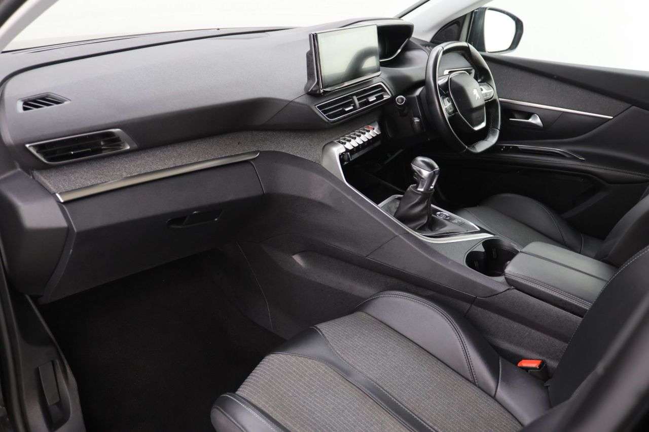 2022 PEUGEOT 5008 2022 PEUGEOT 5008