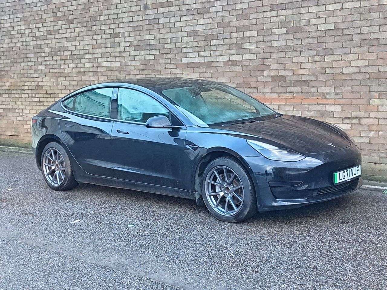 A 2021 TESLA MODEL 3 Standard Range Plus Saloon 4dr Electric Auto RWD (241 bhp) A 2021 TESLA MODEL 3 Standard Range Plus Saloon 4dr Electric Auto RWD (241 bhp)