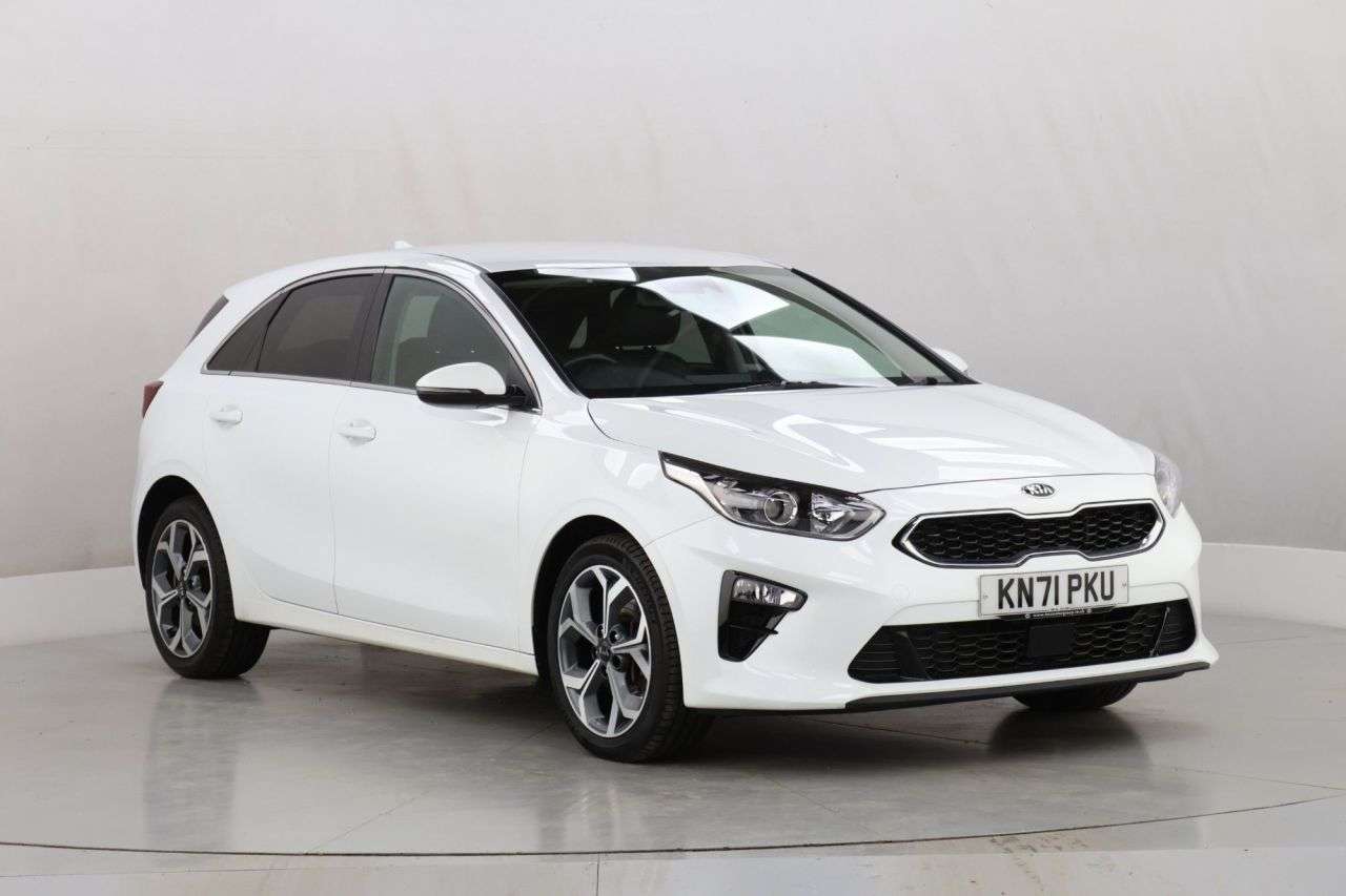 A 2021 KIA CEED 1.6 CRDi MHEV 3 Hatchback 5dr Diesel Hybrid Manual Euro 6 (s/s) (134 bhp) A 2021 KIA CEED 1.6 CRDi MHEV 3 Hatchback 5dr Diesel Hybrid Manual Euro 6 (s/s) (134 bhp)