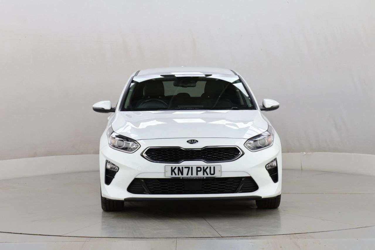 A 2021 KIA CEED 1.6 CRDi MHEV 3 Hatchback 5dr Diesel Hybrid Manual Euro 6 (s/s) (134 bhp) A 2021 KIA CEED 1.6 CRDi MHEV 3 Hatchback 5dr Diesel Hybrid Manual Euro 6 (s/s) (134 bhp)